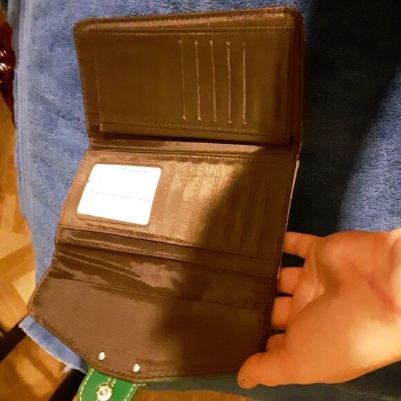 NWT G dark green and lime green wallet - Picture 5 of 7